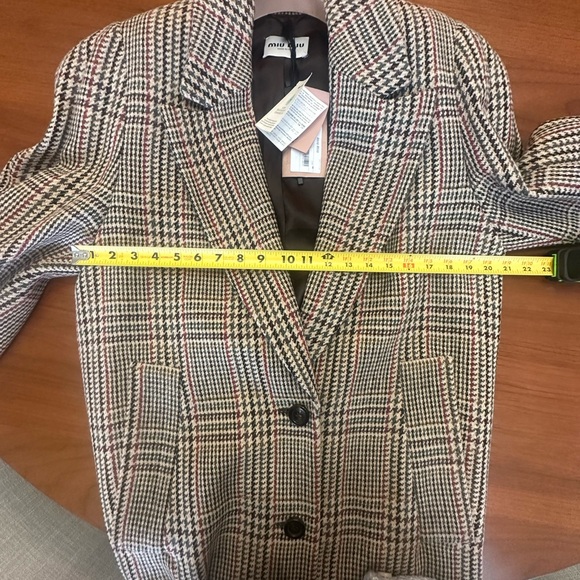 Miu Miu Single-Breasted Tartan coat cut for a oversized fit Lapel collar size 40 - Picture 9 of 16